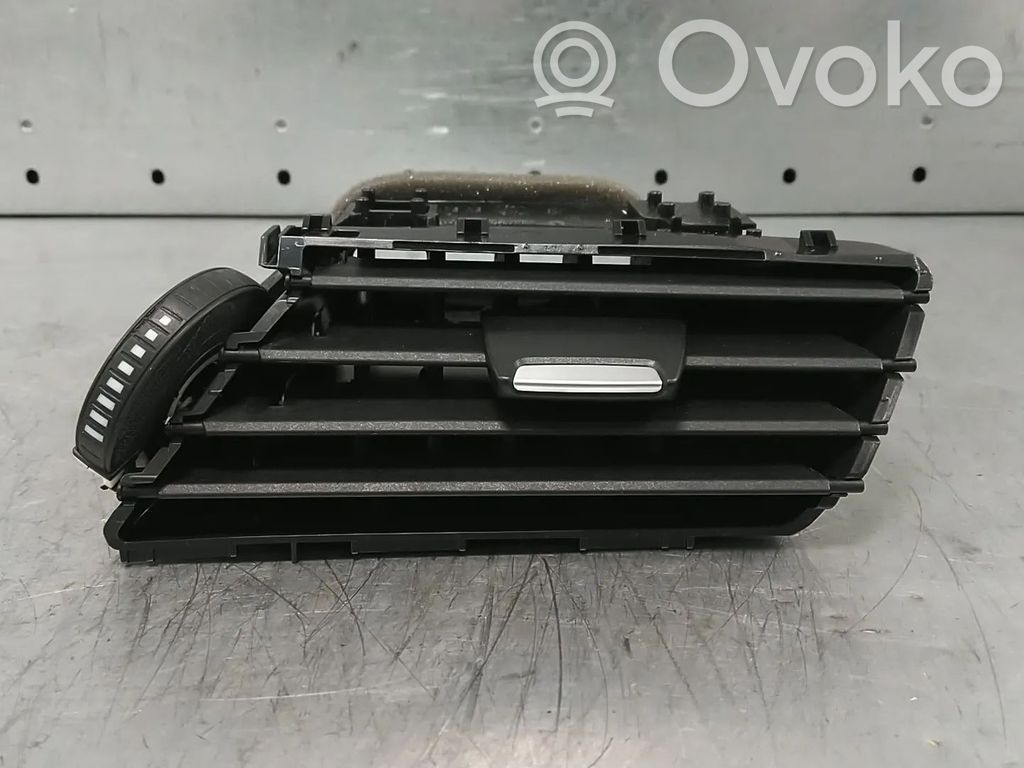 BMW X1 F48 F49 Boczna kratka nawiewu deski rozdzielczej 