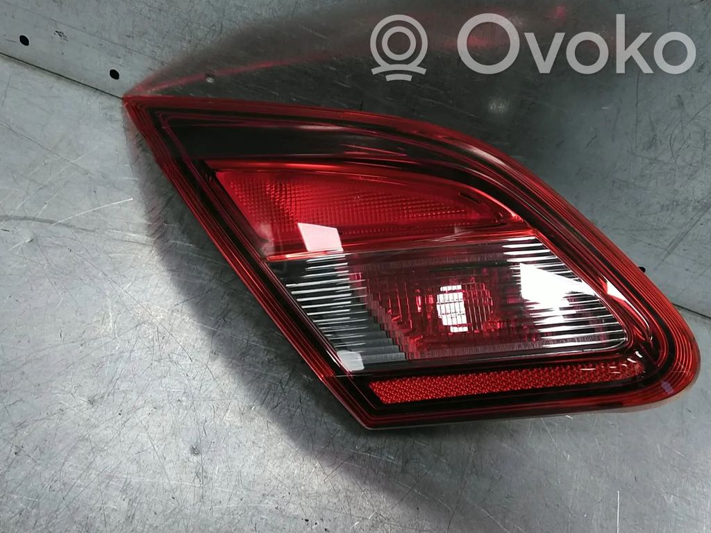 Opel Corsa E Aizmugurējais lukturis virsbūvē 