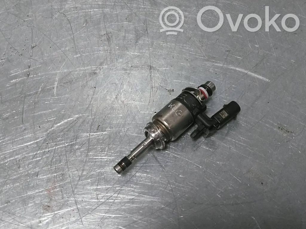Volkswagen Golf VIII Fuel injector 