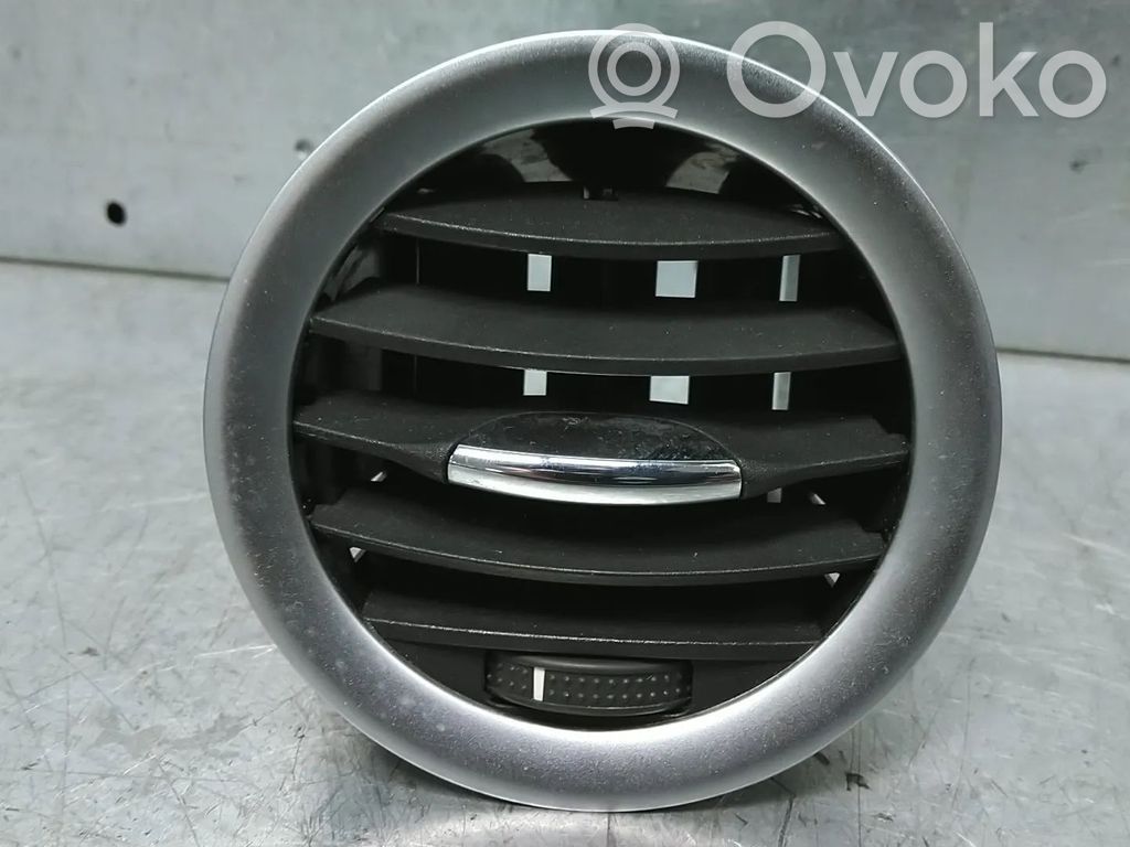 Opel Corsa D Boczna kratka nawiewu deski rozdzielczej 
