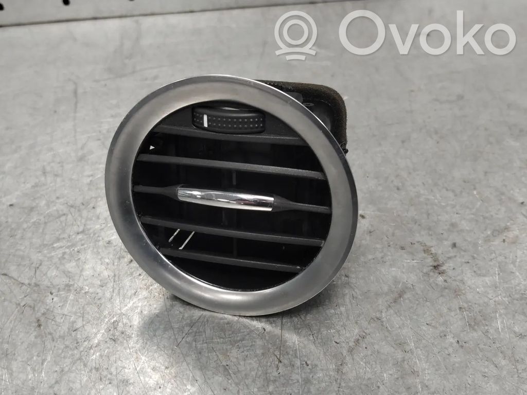 Opel Corsa D Boczna kratka nawiewu deski rozdzielczej 