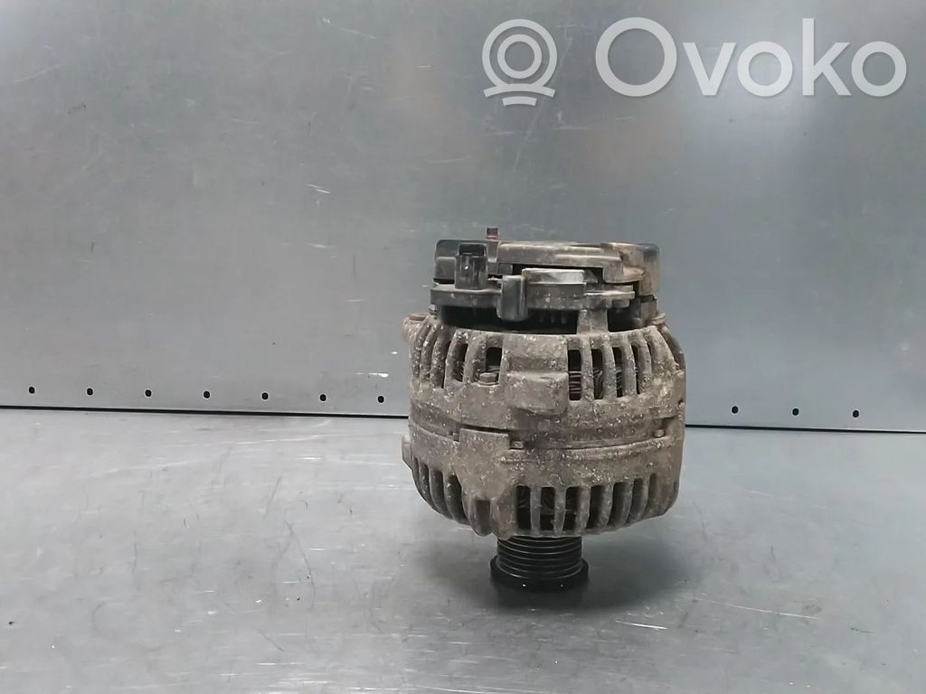 Opel Vivaro Generator/alternator 
