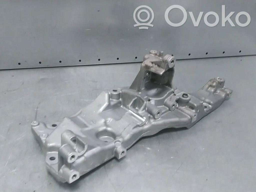 Opel Vivaro Generatoriaus kronšteinas 