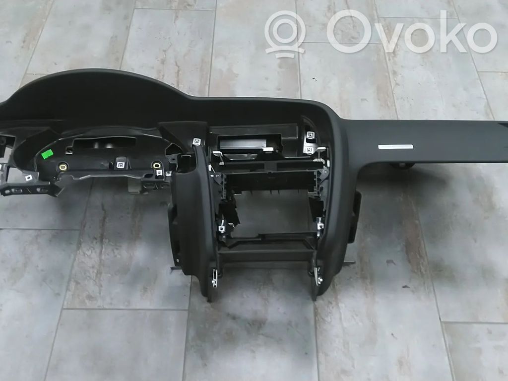 Audi A5 8T 8F Kojelauta 