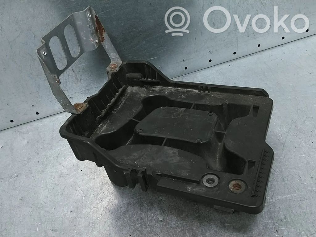 Volkswagen Up Akkulaatikon alusta 