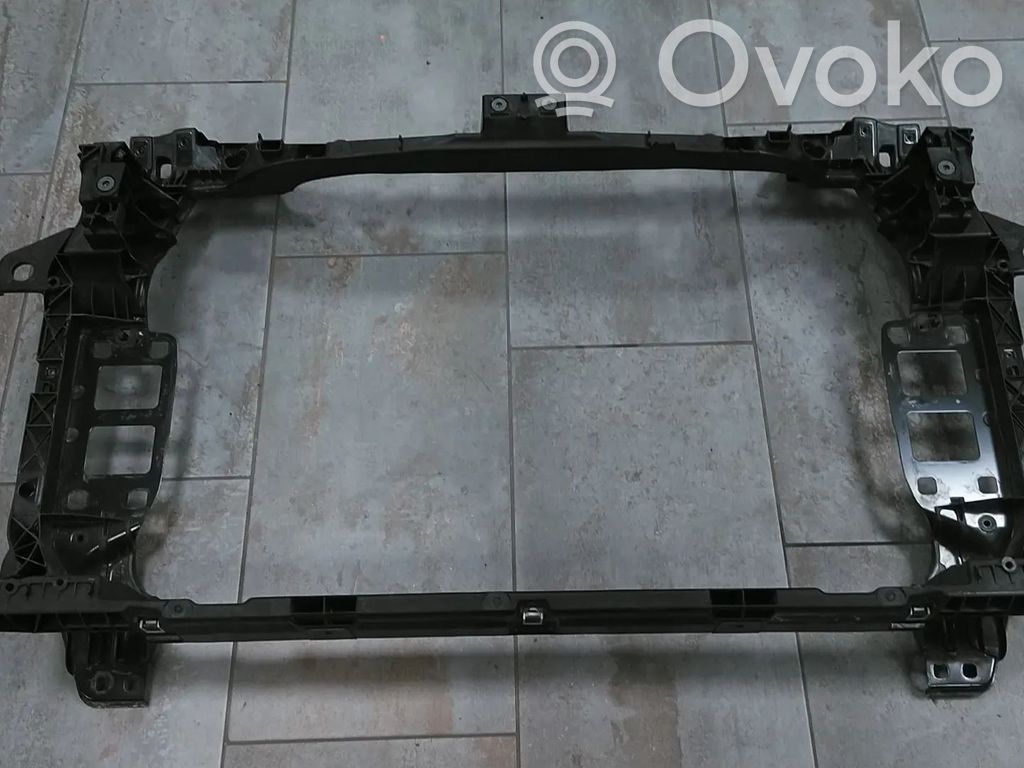 Audi Q7 4M Pas przedni 