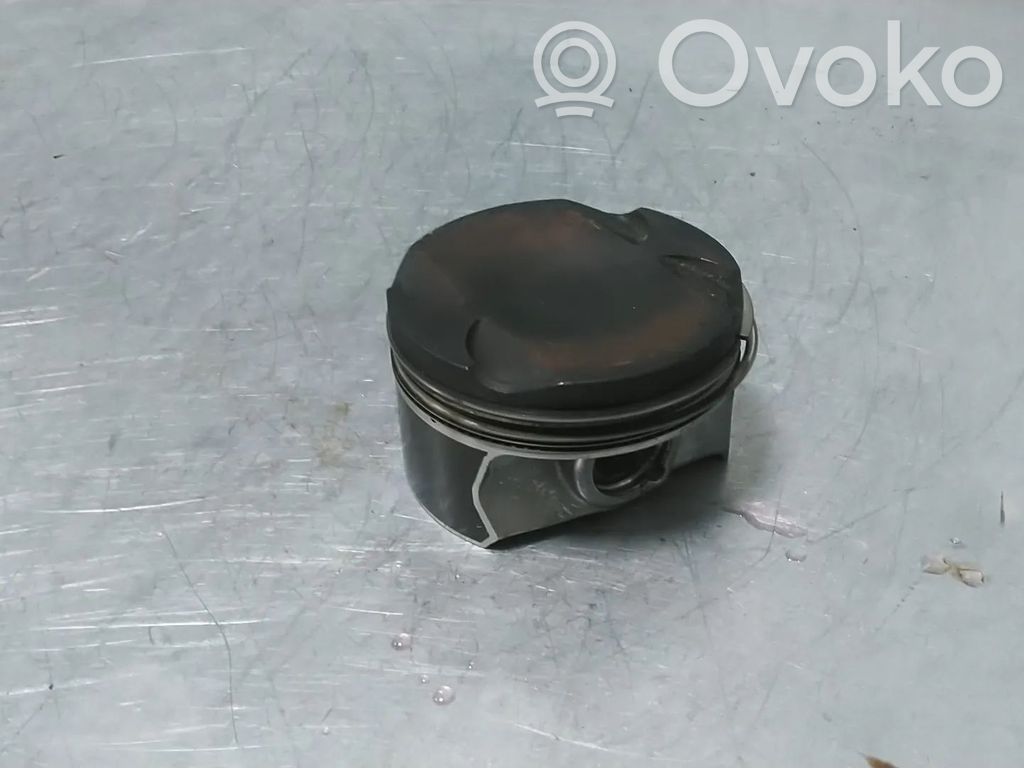 Mercedes-Benz C W205 Piston 