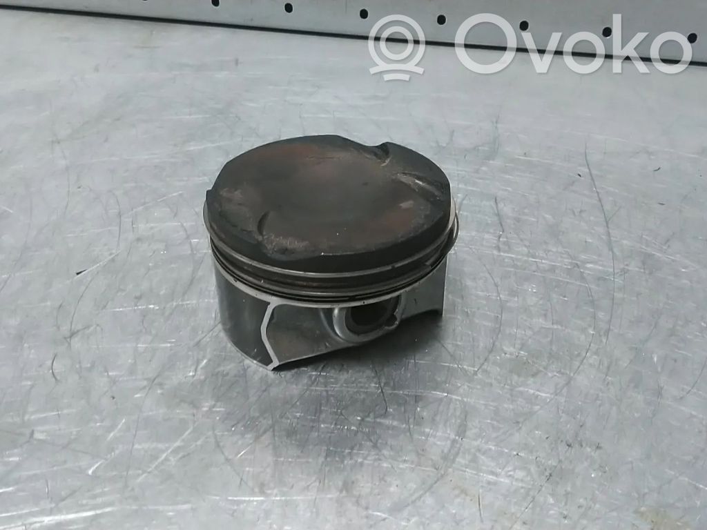 Mercedes-Benz C W205 Piston 