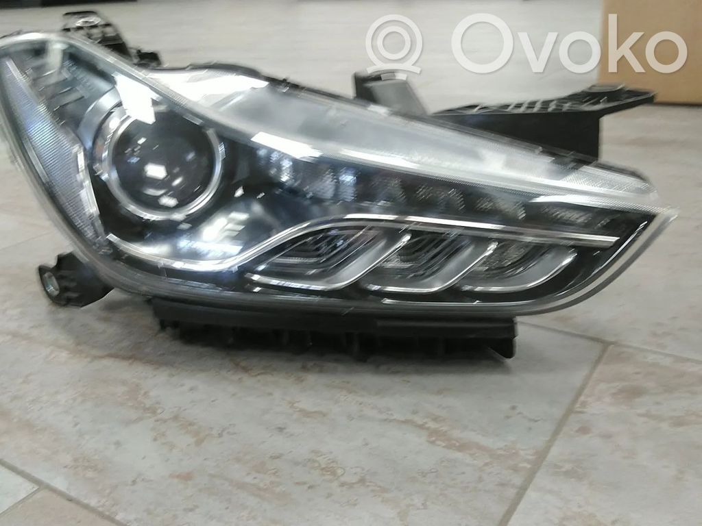 Phare frontale   670038232,670005474