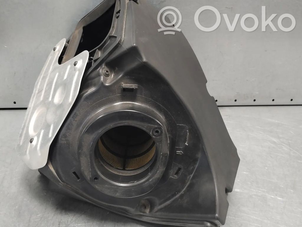 Audi A4 S4 B9 Ilmansuodattimen kotelo 