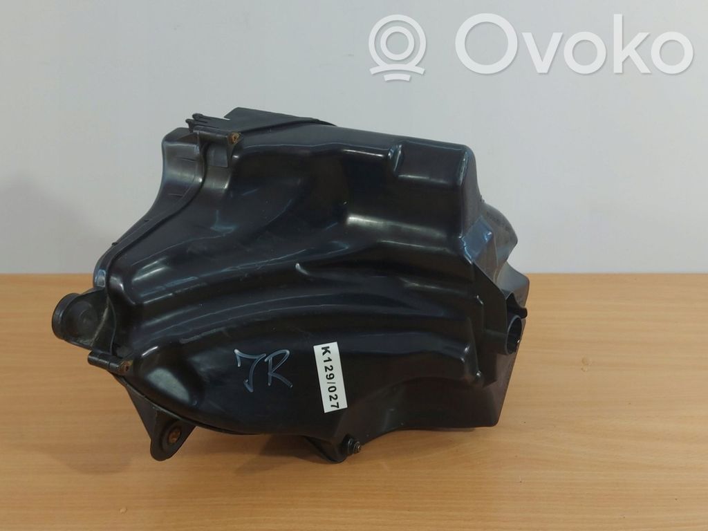 BMW 1 E82 E88 Air filter box 
