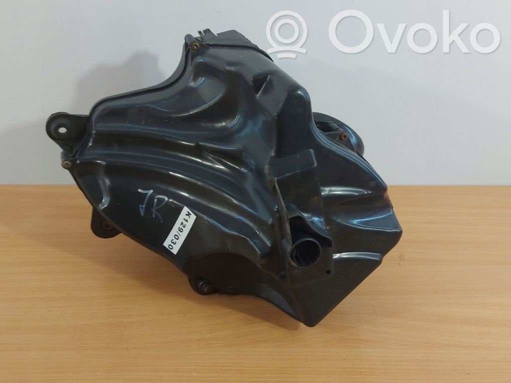 BMW 1 E82 E88 Air filter box 