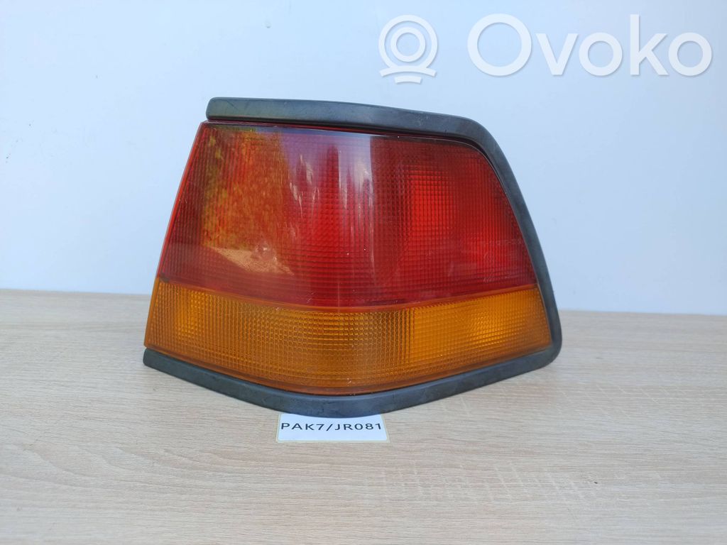 Luz trasera/de freno   E134729