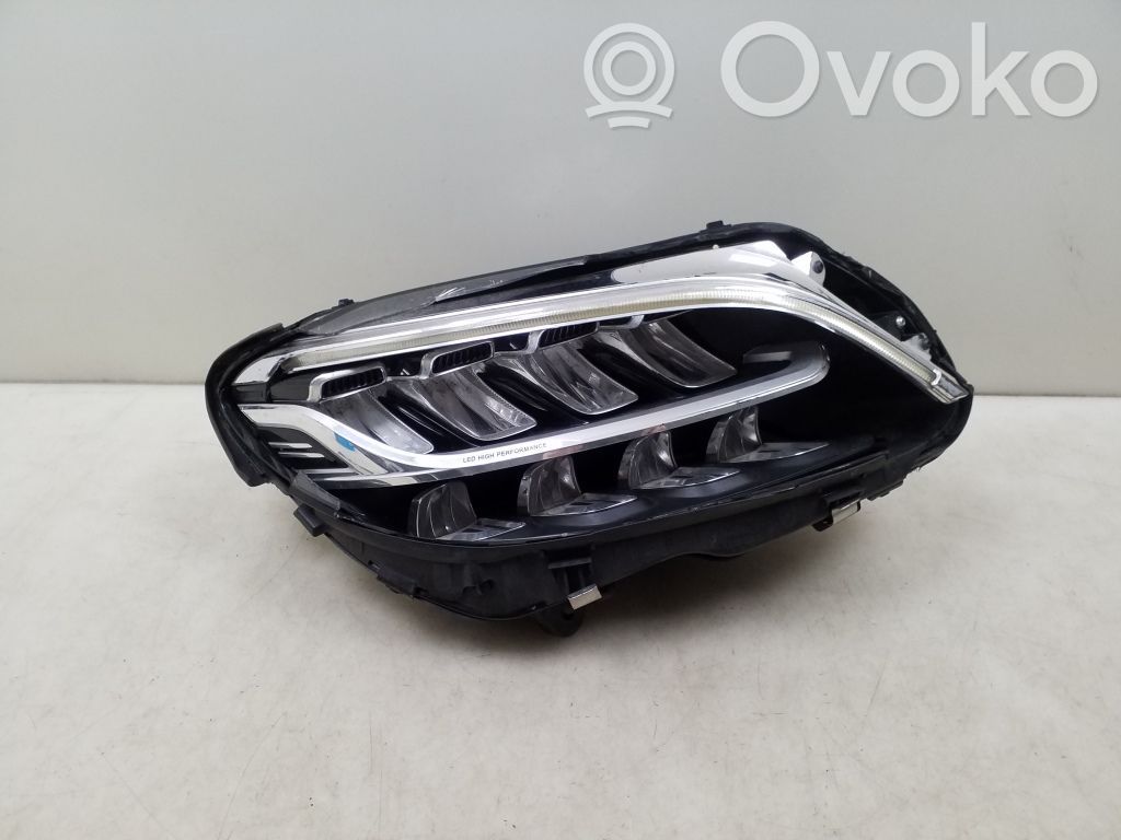 Mercedes-Benz C W205 Lampa przednia 