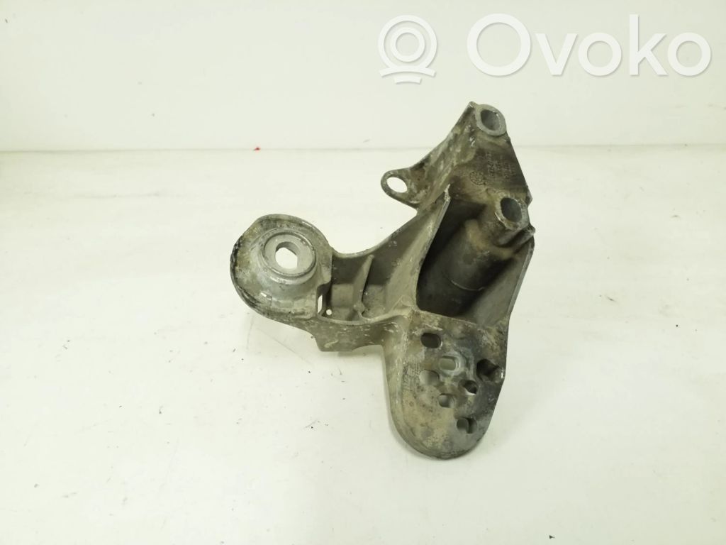 Audi A6 Allroad C5 Engine mounting bracket 