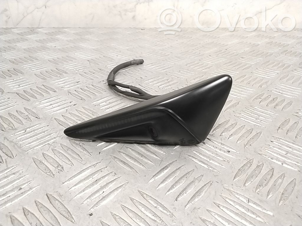 Tesla Model Y Front fender indicator light 