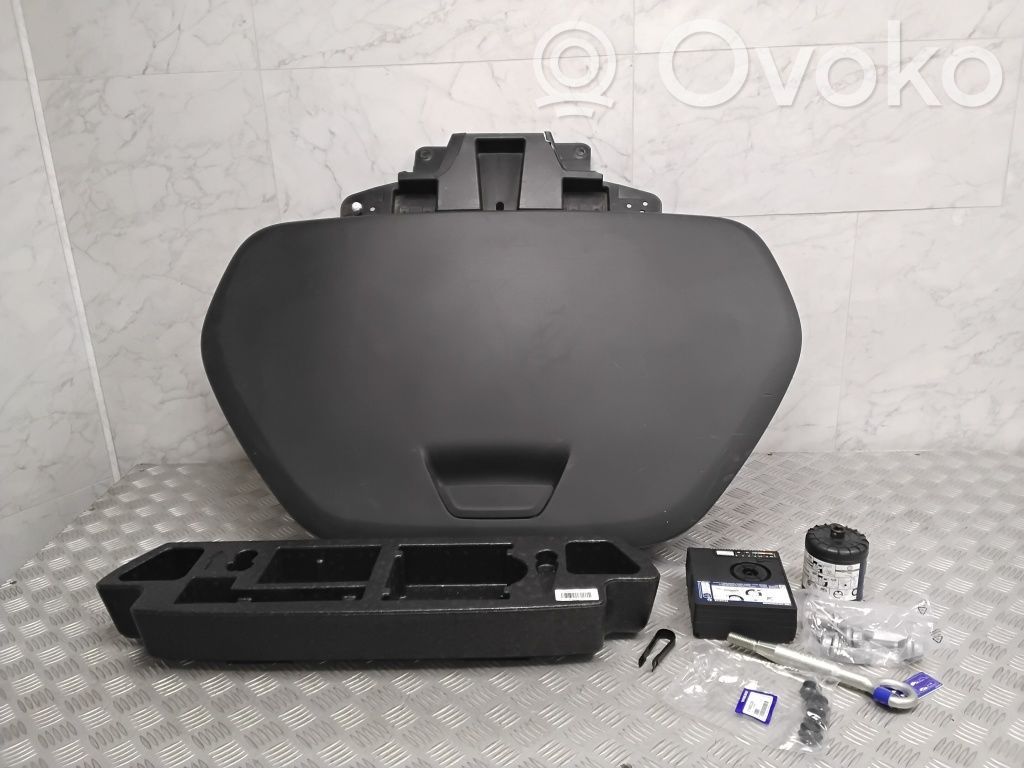 Volvo XC40 Front trunk storage compartment 