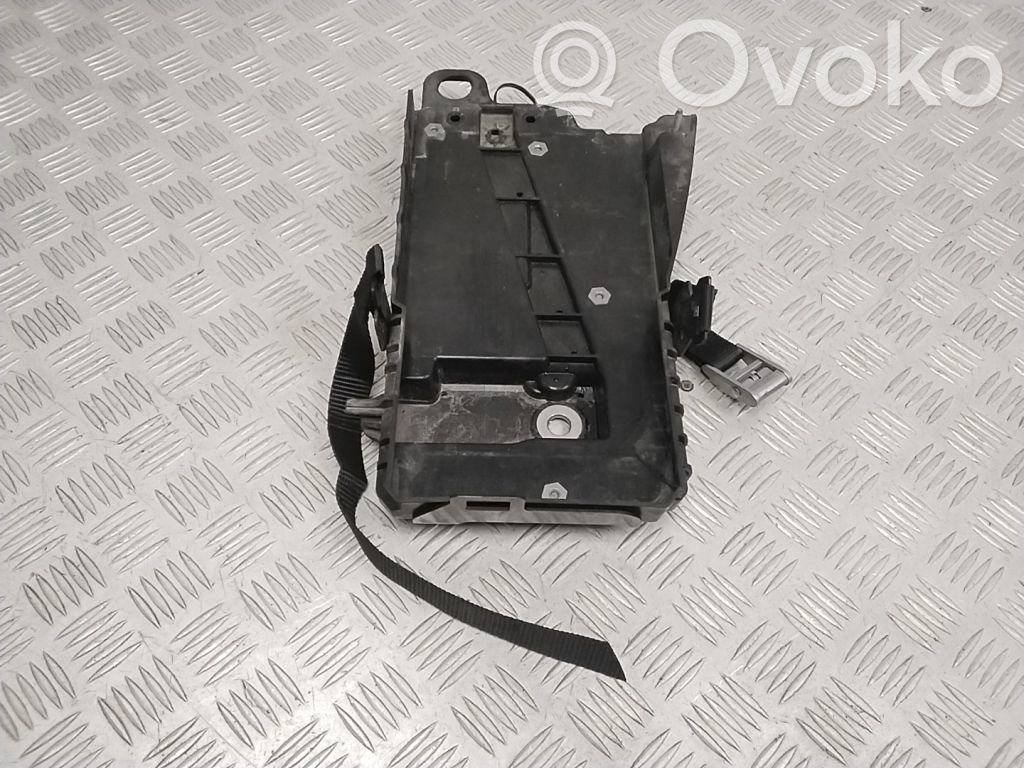 Battery bracket   32219128