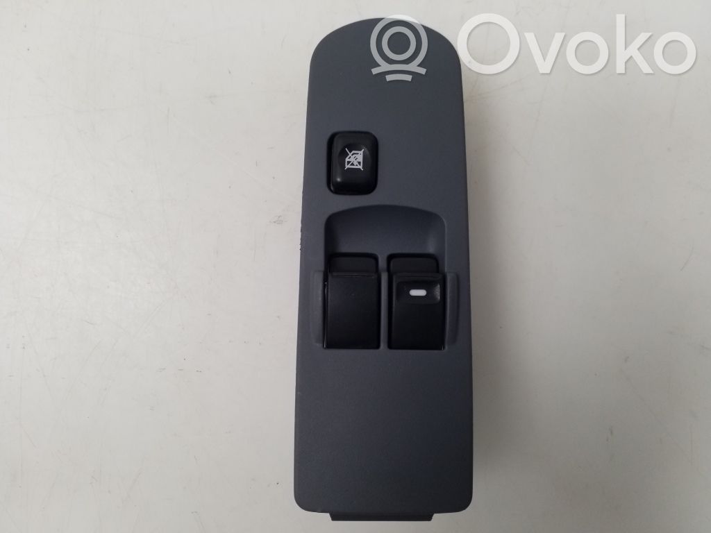Mitsubishi Colt Electric window control switch 