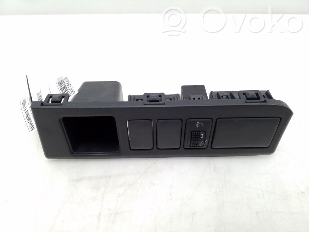 Nissan Note (E11) Light switch 