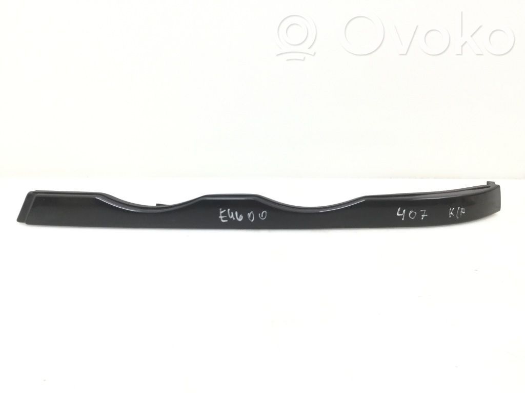 Under headlight/headlamp trim   8208481