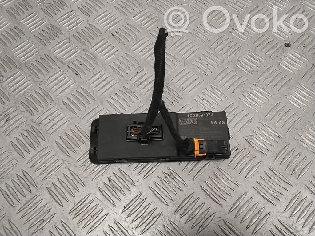 Skoda Superb B8 (3V) Tailgate/trunk control unit/module 