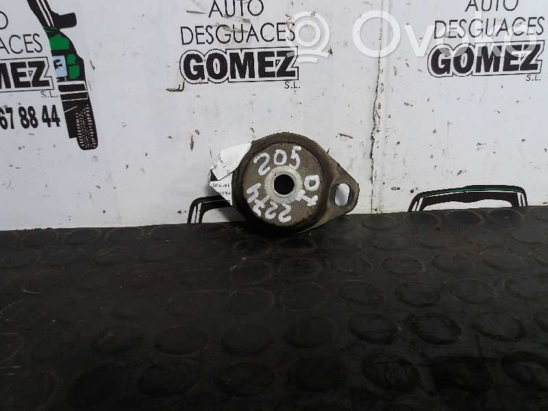 Peugeot 205 Engine mount bracket 