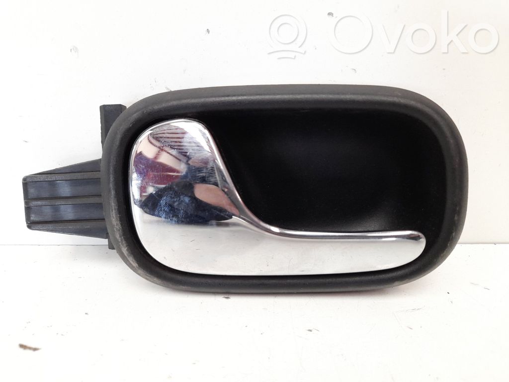 Manecilla interna puerta trasera   8D0839019
