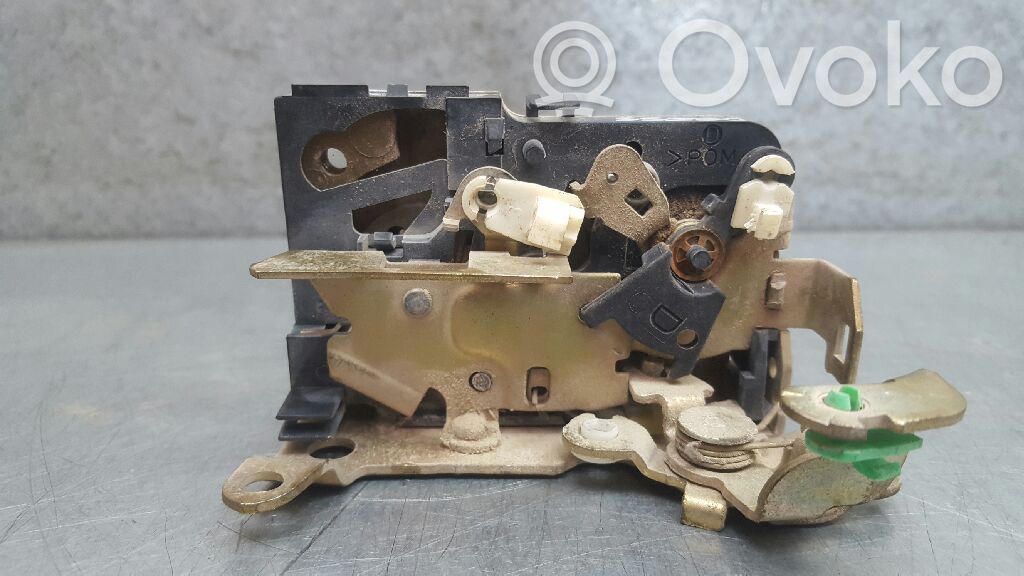 Serrure de porte avant   7701031778