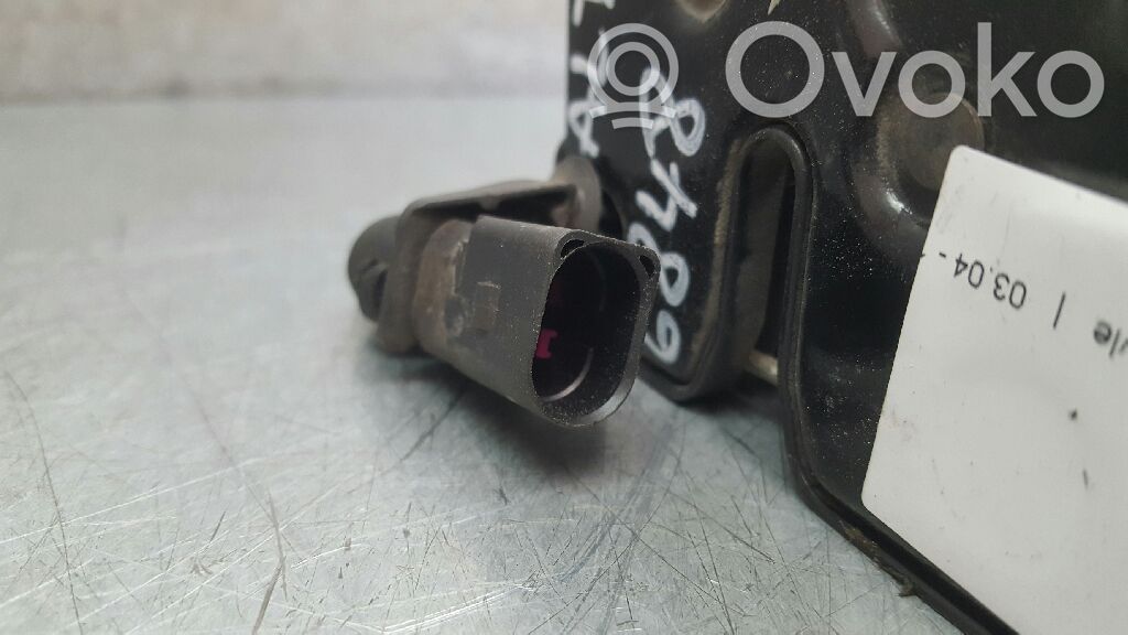 Tie down hook / loop   5P0823509B