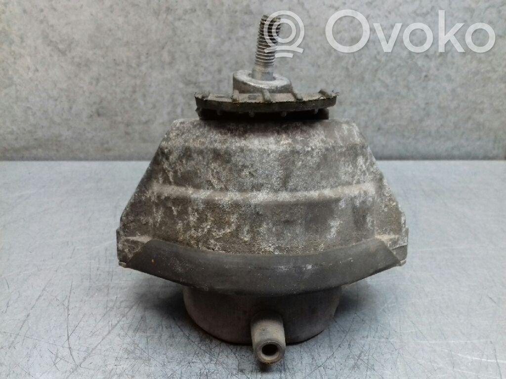 Soporte de montaje del motor   6761092