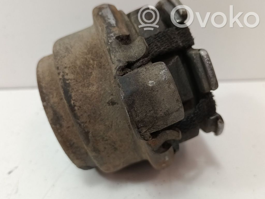 Audi A6 S6 C5 4B Moottorin kiinnikekorvake