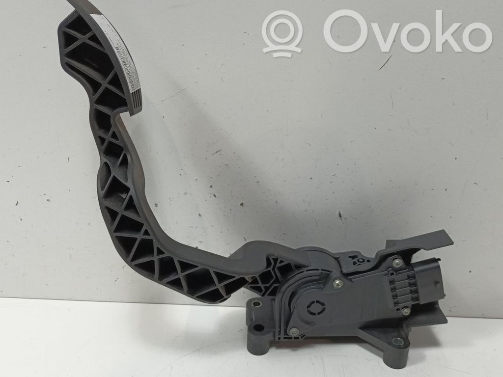 Akceleratoriaus pedalas   517856400