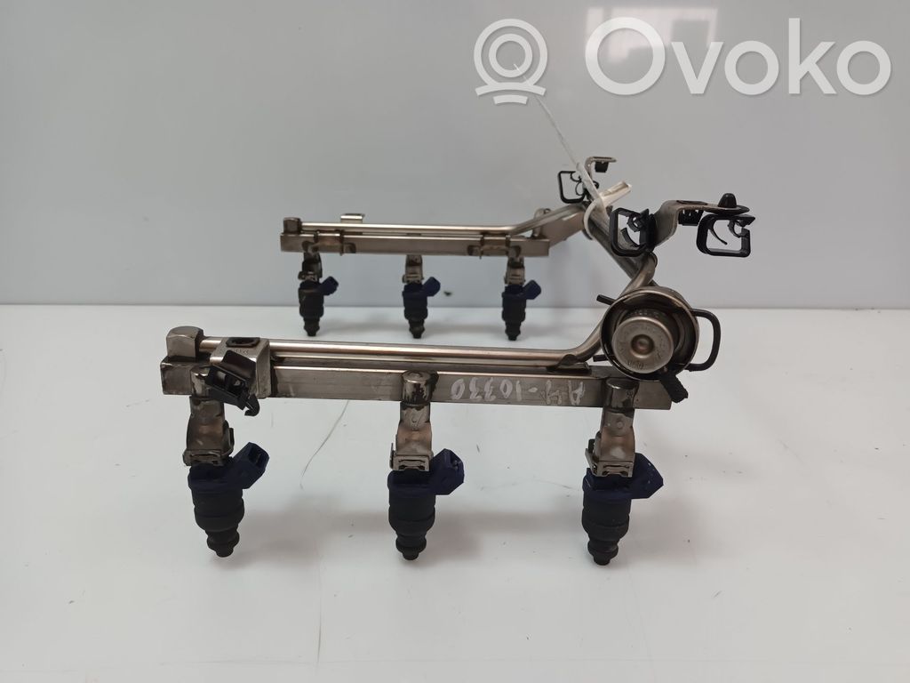 Audi A4 S4 B5 8D Rampă alimentare injectoare 