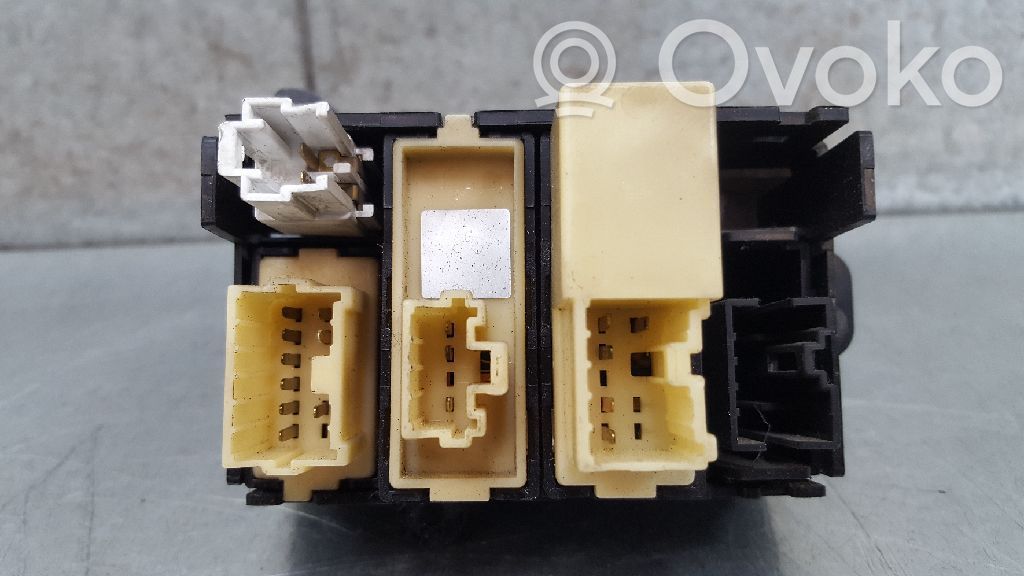 Botón interruptor de luz de peligro