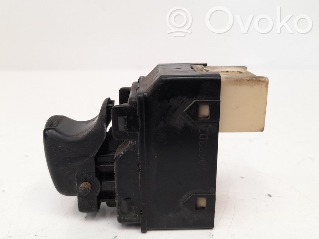 Hyundai Accent Electric window control switch 