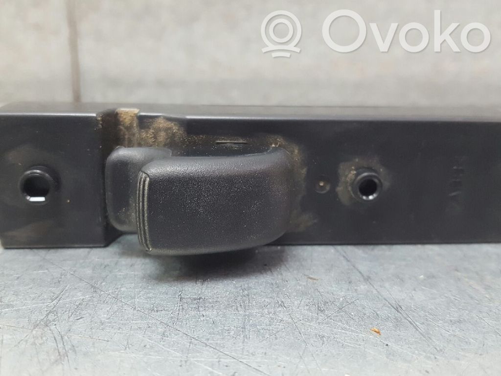 Interrupteur commade lève-vitre   MR252818