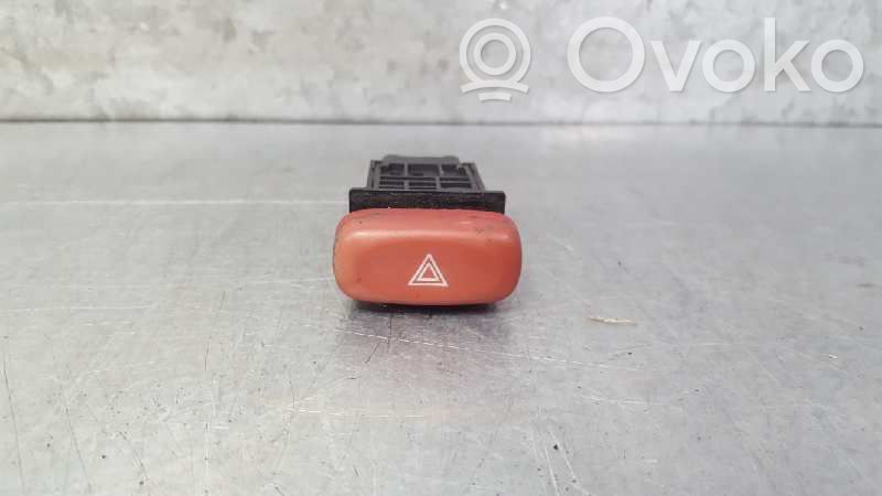 Suzuki Grand Vitara I Interruttore luci di emergenza