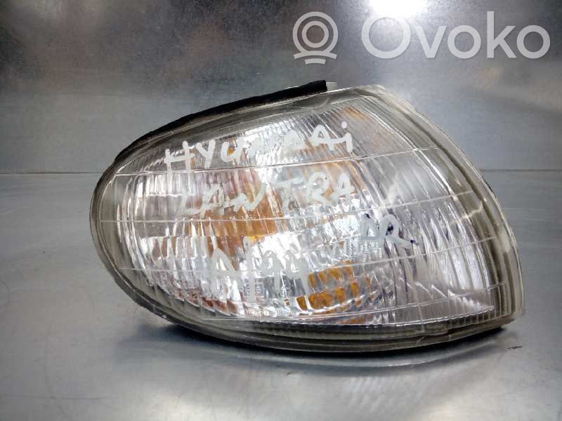 Hyundai Lantra I Lampa przednia 