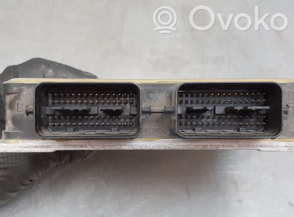 Moottorin ohjainlaite/moduuli   LF5018881E