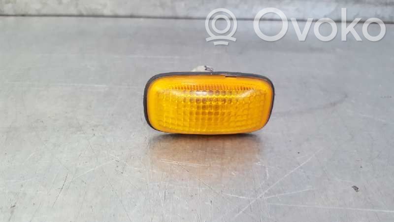 Nissan Almera Semnalizator bară față 