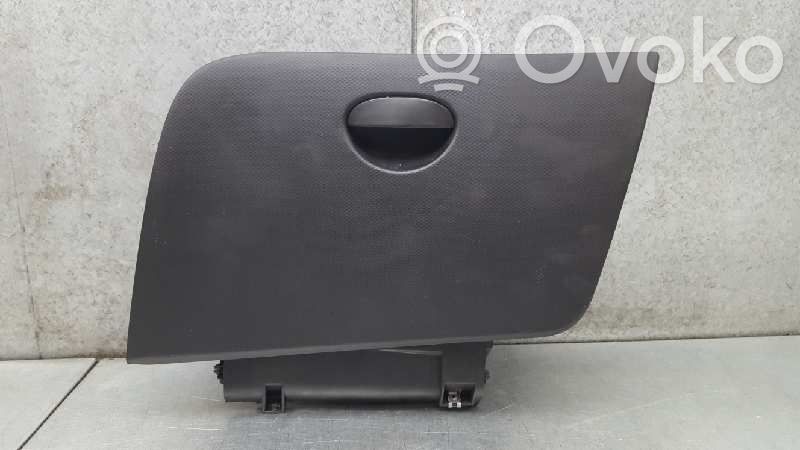Seat Leon (1P) Hansikaslokero 