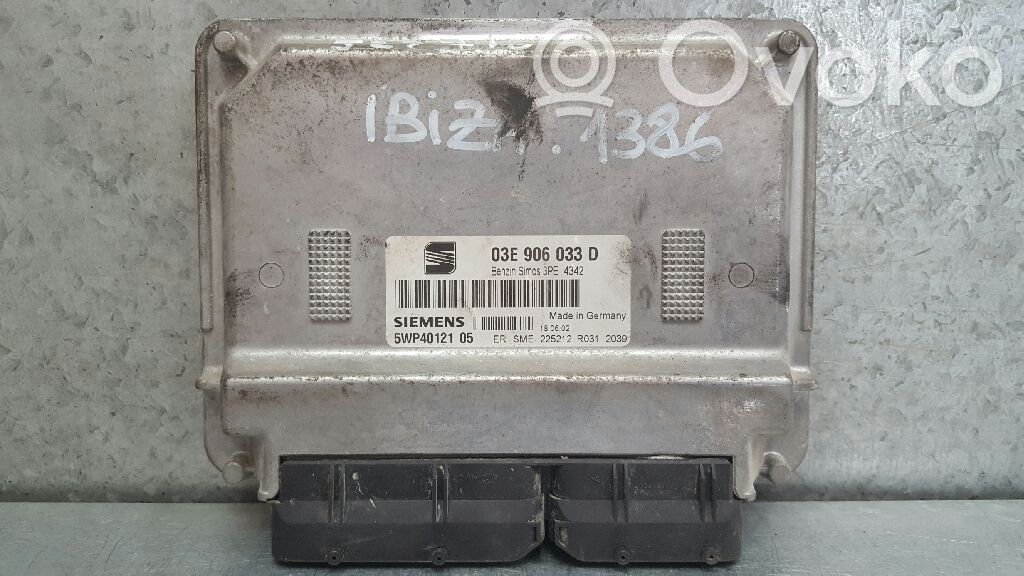 Unidad de control/módulo del motor   03E906033D