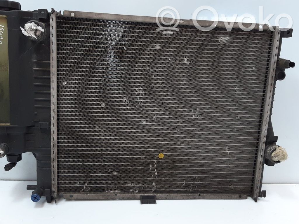 BMW 5 E39 Coolant radiator 