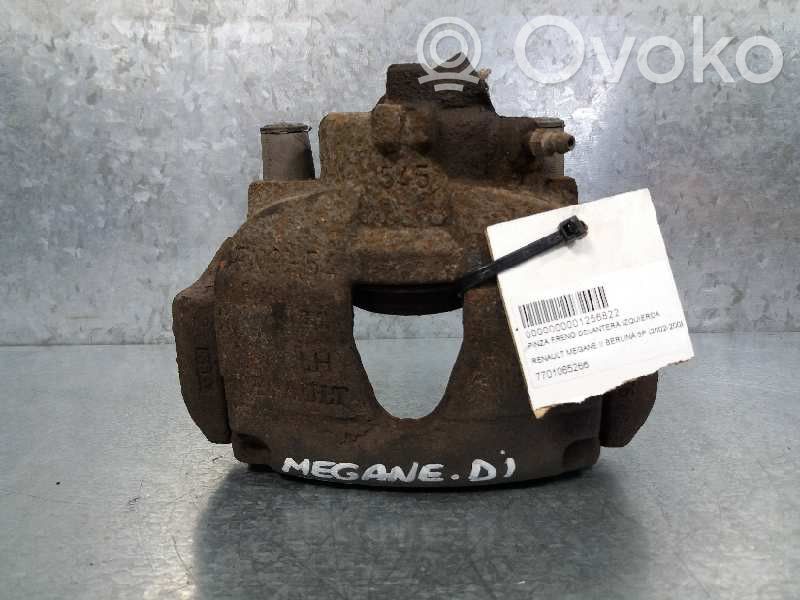 Renault Megane II Zacisk hamulcowy przedni 