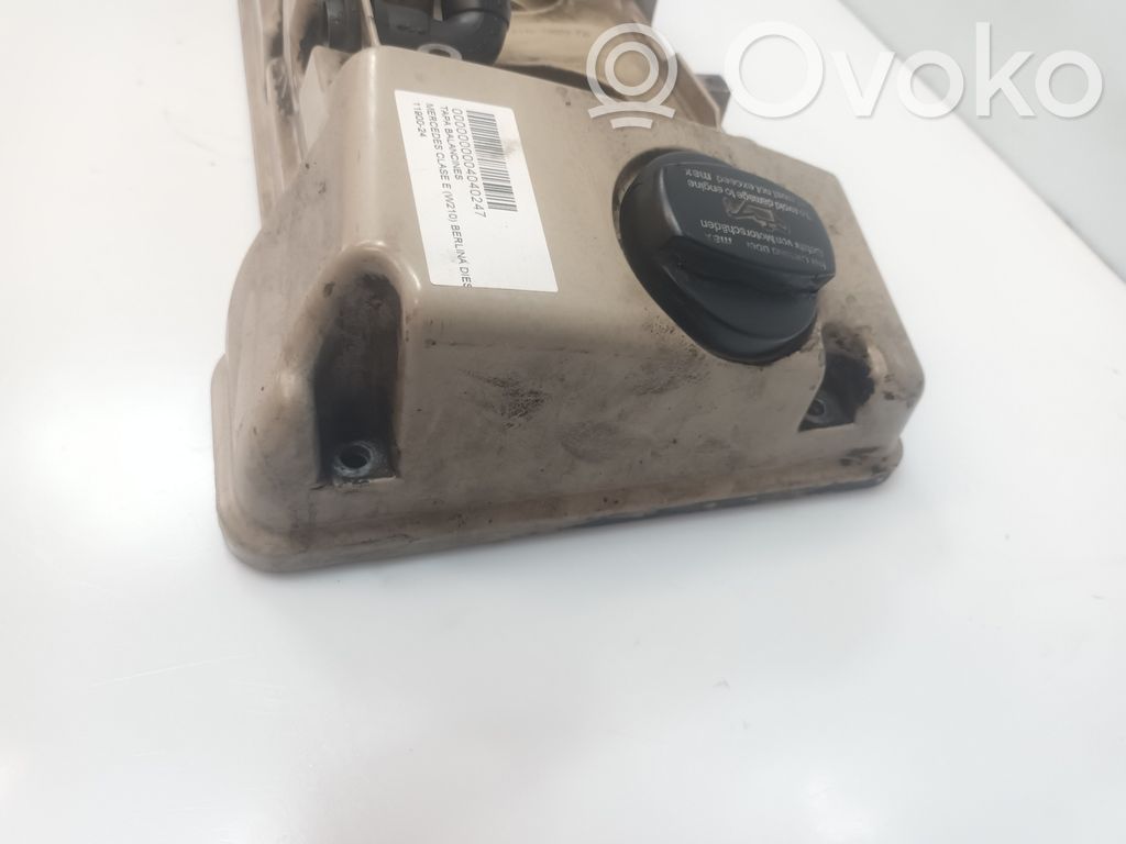 Mercedes-Benz E W210 Galvutės dangtelis