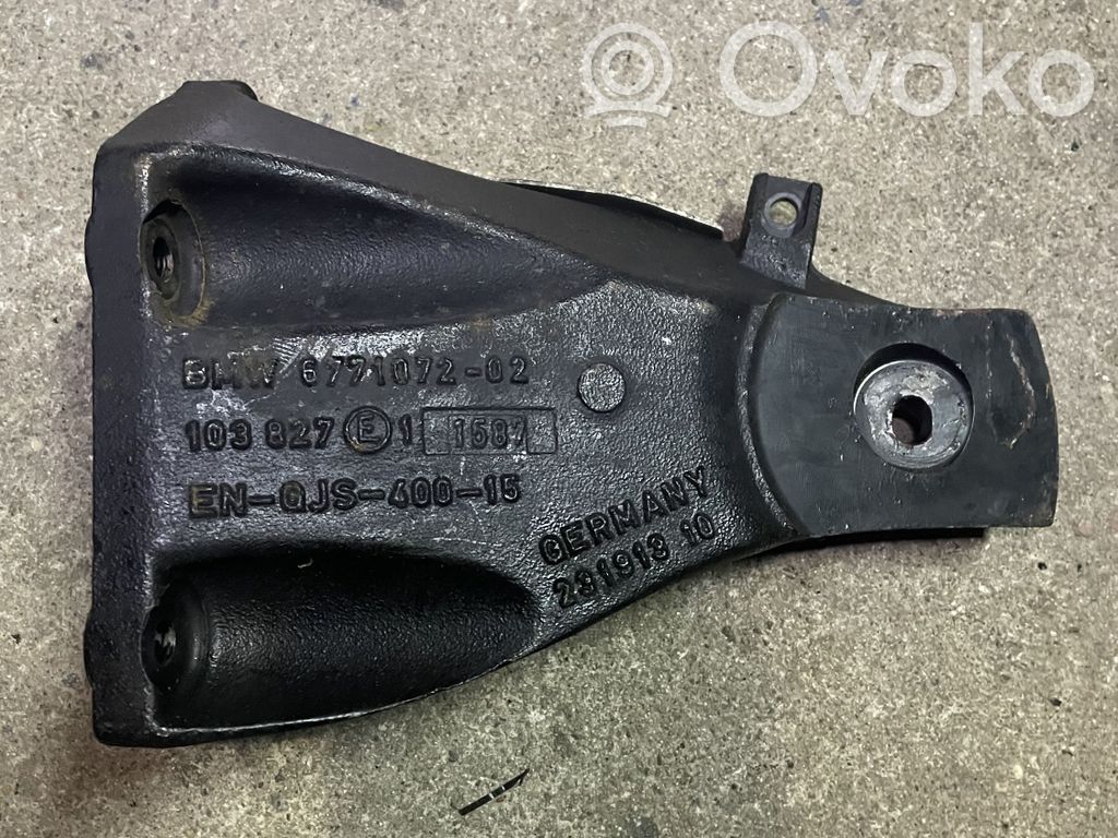 BMW 5 E60 E61 Engine mounting bracket 