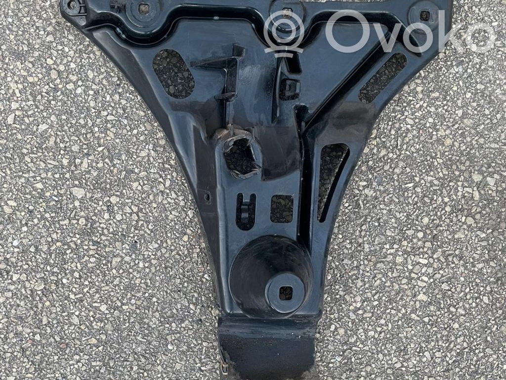 BMW 5 E60 E61 Galinis laikiklis bamperio 
