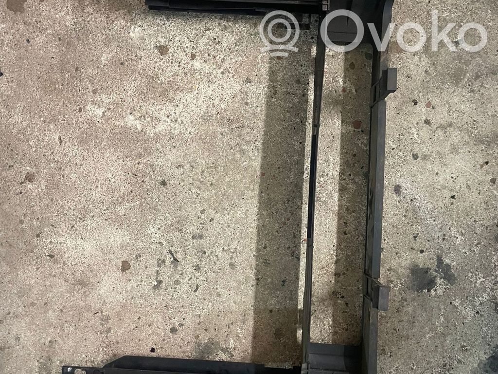 BMW 5 E60 E61 Radiatorių panelė 