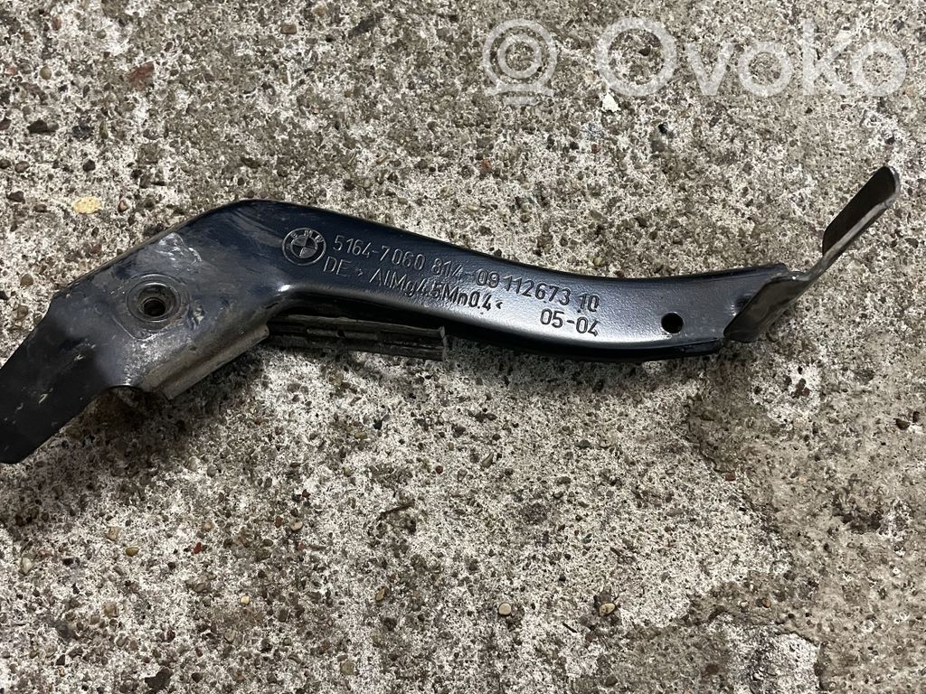 BMW 5 E60 E61 Fender mounting bracket 